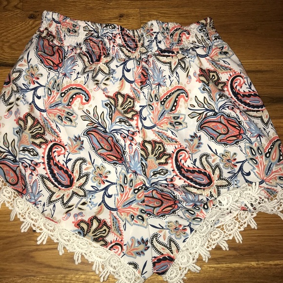 patterned shorts - Picture 3 of 3